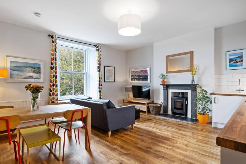 Pendennis - Bright Victorian Flat, Sea Views & Close To Beach Фалмът Екстериор снимка