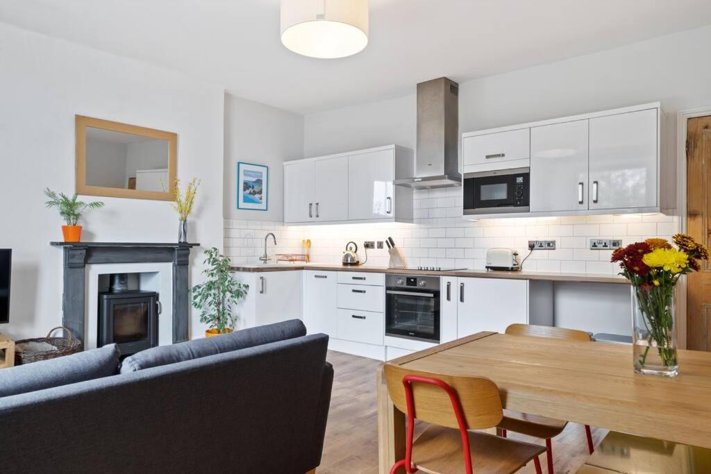 Pendennis - Bright Victorian Flat, Sea Views & Close To Beach Фалмът Екстериор снимка