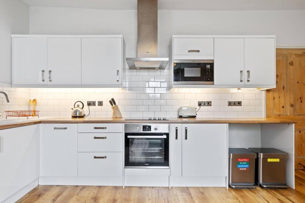 Pendennis - Bright Victorian Flat, Sea Views & Close To Beach Фалмът Екстериор снимка