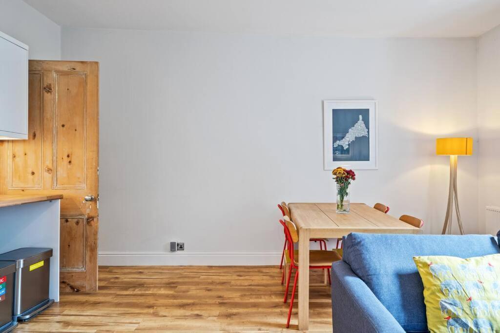 Pendennis - Bright Victorian Flat, Sea Views & Close To Beach Фалмът Екстериор снимка